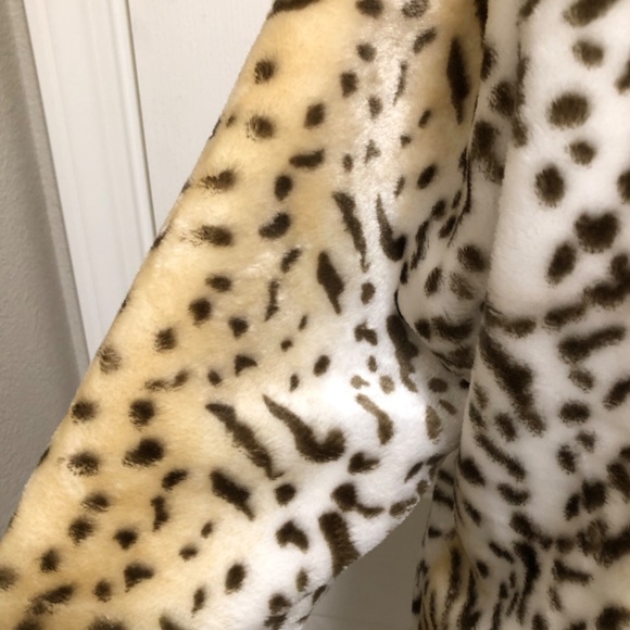 NWOT - Super Soft Blonde Leopard Print Coat - Picture 3 of 16